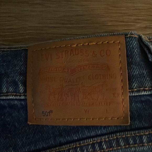 Levi’s 501 Jean shorts - Picture 4 of 4